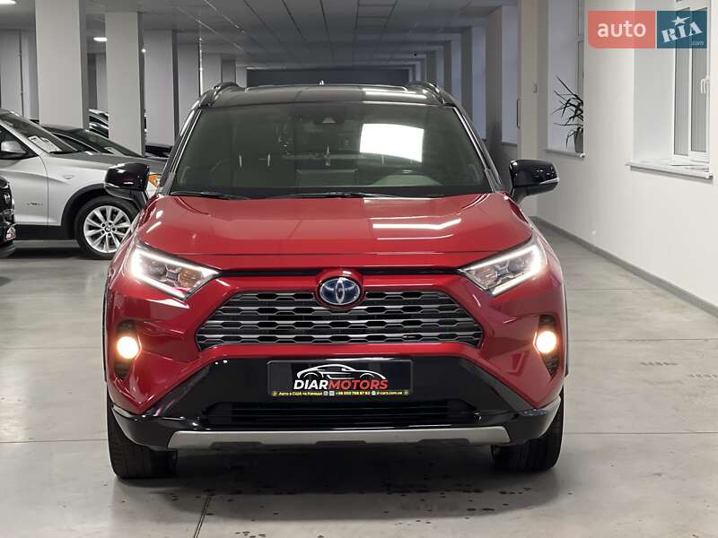 Позашляховик / Кросовер Toyota RAV4 2021 в 