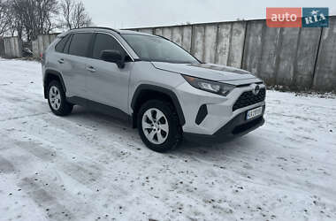 Позашляховик / Кросовер Toyota RAV4 2019 в Сумах