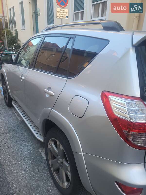 Позашляховик / Кросовер Toyota RAV4 2011 в Києві