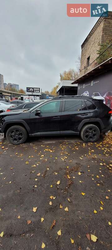 Внедорожник / Кроссовер Toyota RAV4 2021 в 