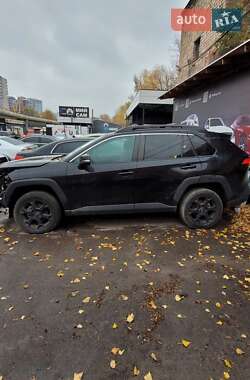 Внедорожник / Кроссовер Toyota RAV4 2021 в 