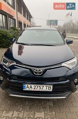 Позашляховик / Кросовер Toyota RAV4 2017 в Києві