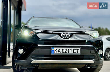 Позашляховик / Кросовер Toyota RAV4 2016 в Києві