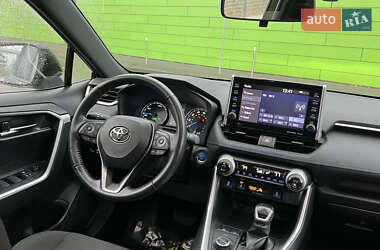 Позашляховик / Кросовер Toyota RAV4 2022 в 