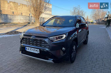 Внедорожник / Кроссовер Toyota RAV4 2020 в Киеве