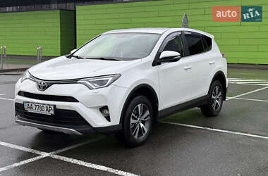 Внедорожник / Кроссовер Toyota RAV4 2017 в Киеве