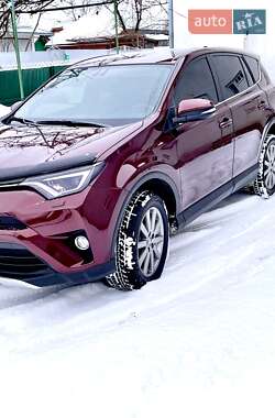 Позашляховик / Кросовер Toyota RAV4 2017 в Івано-Франківську