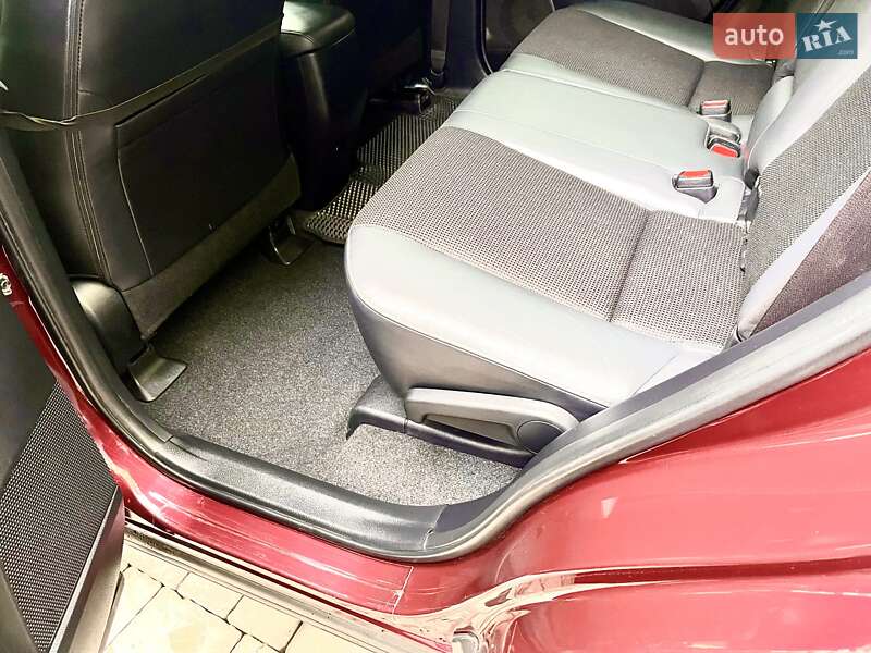 Внедорожник / Кроссовер Toyota RAV4 2017 в Ивано-Франковске фото 15 Внедорожник / Кроссовер Toyota RAV4 2017 в Ивано-Франковске