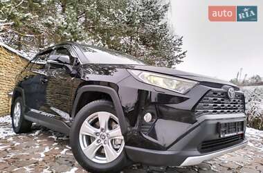 Позашляховик / Кросовер Toyota RAV4 2022 в Рівному