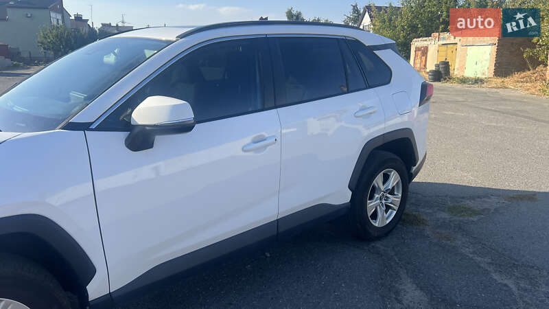 Позашляховик / Кросовер Toyota RAV4 2020 в Полтаві