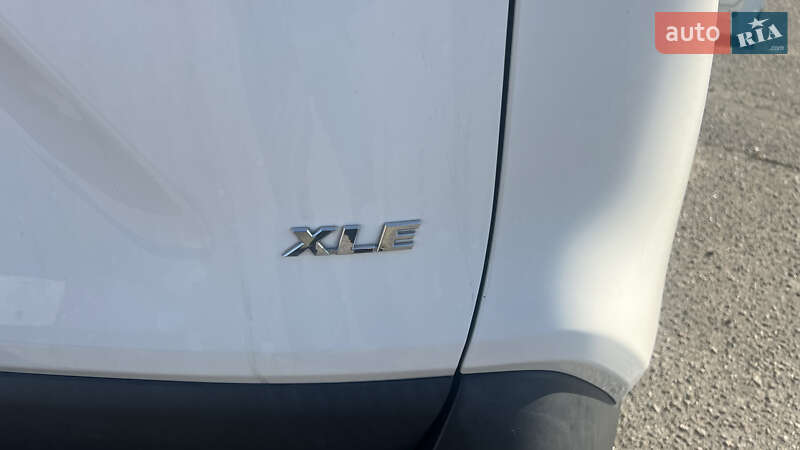 Позашляховик / Кросовер Toyota RAV4 2020 в Полтаві