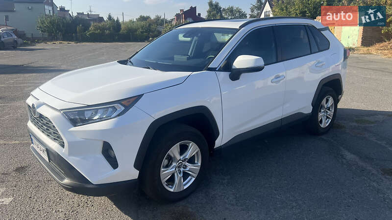 Позашляховик / Кросовер Toyota RAV4 2020 в Полтаві