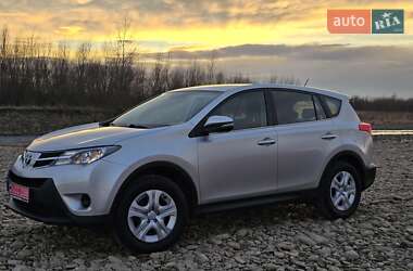 Внедорожник / Кроссовер Toyota RAV4 2015 в Калуше