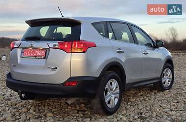 Внедорожник / Кроссовер Toyota RAV4 2015 в Калуше