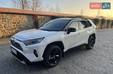 Позашляховик / Кросовер Toyota RAV4 2019 в Чернівцях