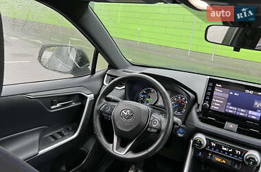 Позашляховик / Кросовер Toyota RAV4 2022 в 