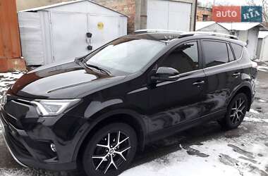 Позашляховик / Кросовер Toyota RAV4 2017 в Чернівцях