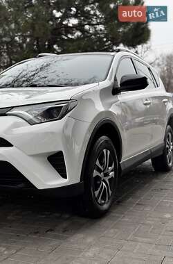 Позашляховик / Кросовер Toyota RAV4 2016 в Дніпрі