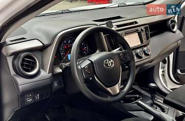 Позашляховик / Кросовер Toyota RAV4 2016 в Дніпрі