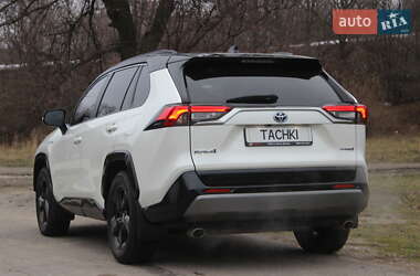 Позашляховик / Кросовер Toyota RAV4 2019 в Дніпрі