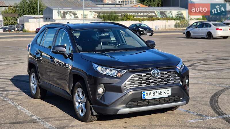 Позашляховик / Кросовер Toyota RAV4 2019 в Києві