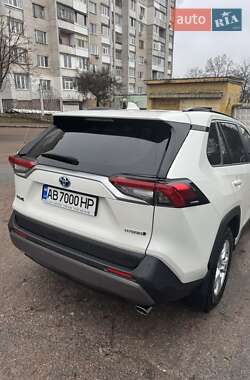 Внедорожник / Кроссовер Toyota RAV4 2021 в Житомире