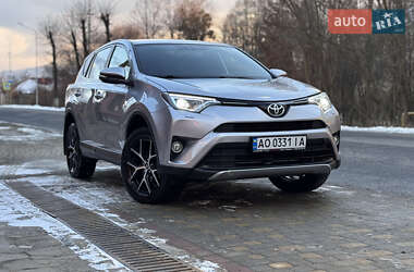 Внедорожник / Кроссовер Toyota RAV4 2017 в Сваляве