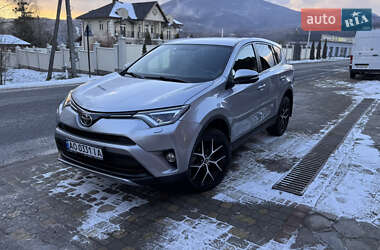 Внедорожник / Кроссовер Toyota RAV4 2017 в Сваляве