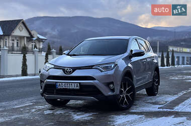 Внедорожник / Кроссовер Toyota RAV4 2017 в Сваляве