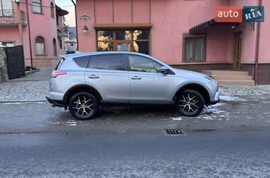 Внедорожник / Кроссовер Toyota RAV4 2017 в Сваляве