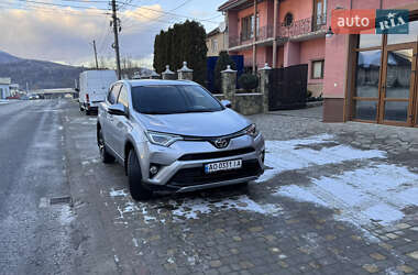 Внедорожник / Кроссовер Toyota RAV4 2017 в Сваляве