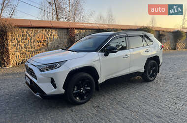 Позашляховик / Кросовер Toyota RAV4 2019 в Чернівцях