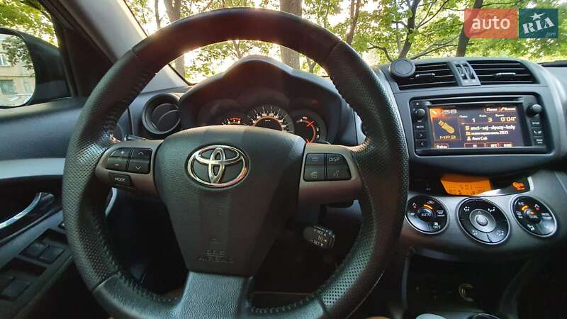 Внедорожник / Кроссовер Toyota RAV4 2012 в Киеве