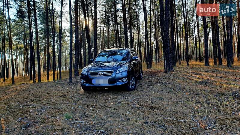 Внедорожник / Кроссовер Toyota RAV4 2012 в Киеве
