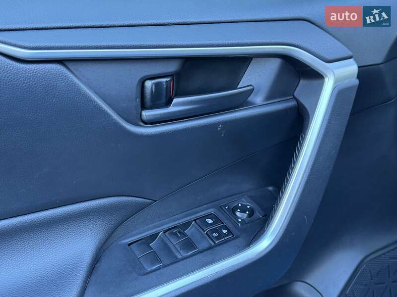 Позашляховик / Кросовер Toyota RAV4 2019 в Одесі
