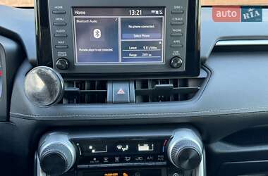 Внедорожник / Кроссовер Toyota RAV4 2019 в 