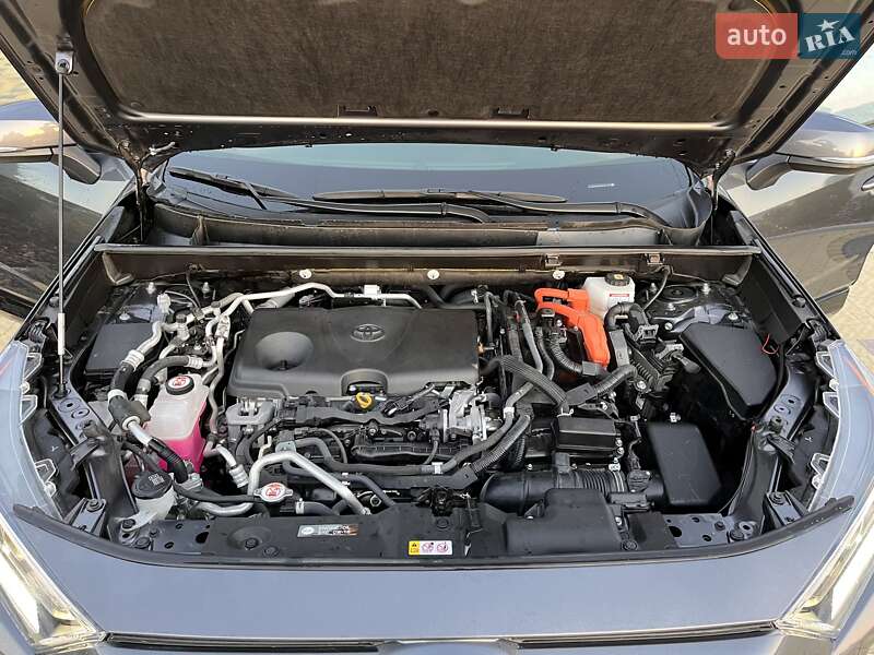 Позашляховик / Кросовер Toyota RAV4 2021 в Тернополі