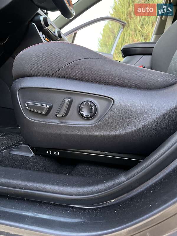 Позашляховик / Кросовер Toyota RAV4 2021 в Тернополі