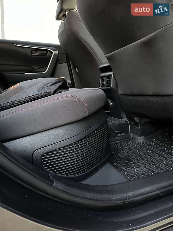 Позашляховик / Кросовер Toyota RAV4 2021 в Тернополі