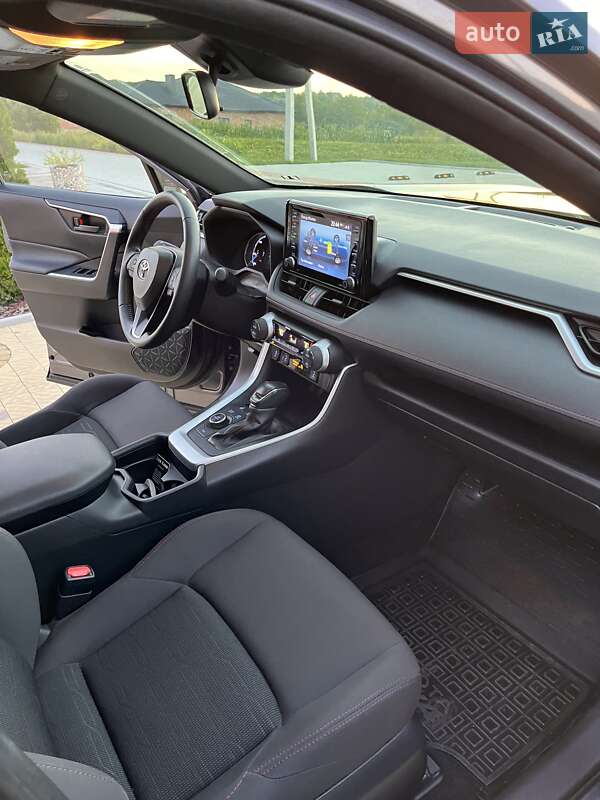 Позашляховик / Кросовер Toyota RAV4 2021 в Тернополі