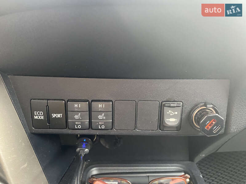 Позашляховик / Кросовер Toyota RAV4 2013 в Вишневому фото 13 Позашляховик / Кросовер Toyota RAV4 2013 в Вишневому