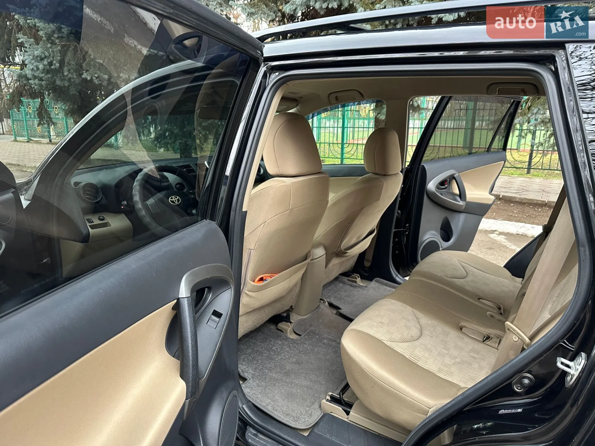 2010 Toyota RAV 4 - мініатюра 2