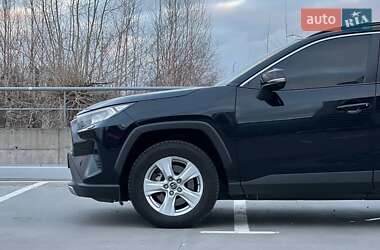 Внедорожник / Кроссовер Toyota RAV4 2019 в Киеве