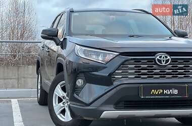 Внедорожник / Кроссовер Toyota RAV4 2019 в Киеве