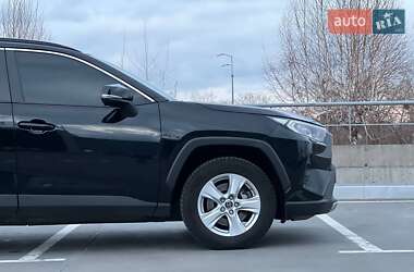 Внедорожник / Кроссовер Toyota RAV4 2019 в Киеве