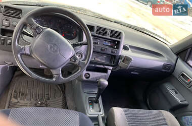 Позашляховик / Кросовер Toyota RAV4 1996 в 