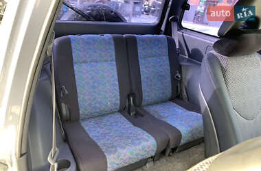 Позашляховик / Кросовер Toyota RAV4 1996 в 