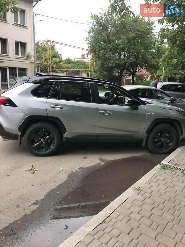 Внедорожник / Кроссовер Toyota RAV4 2020 в 