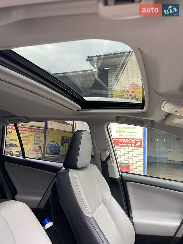 Позашляховик / Кросовер Toyota RAV4 2018 в Долині