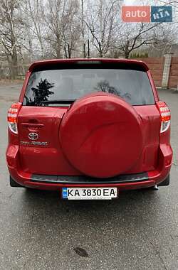 Внедорожник / Кроссовер Toyota RAV4 2012 в 